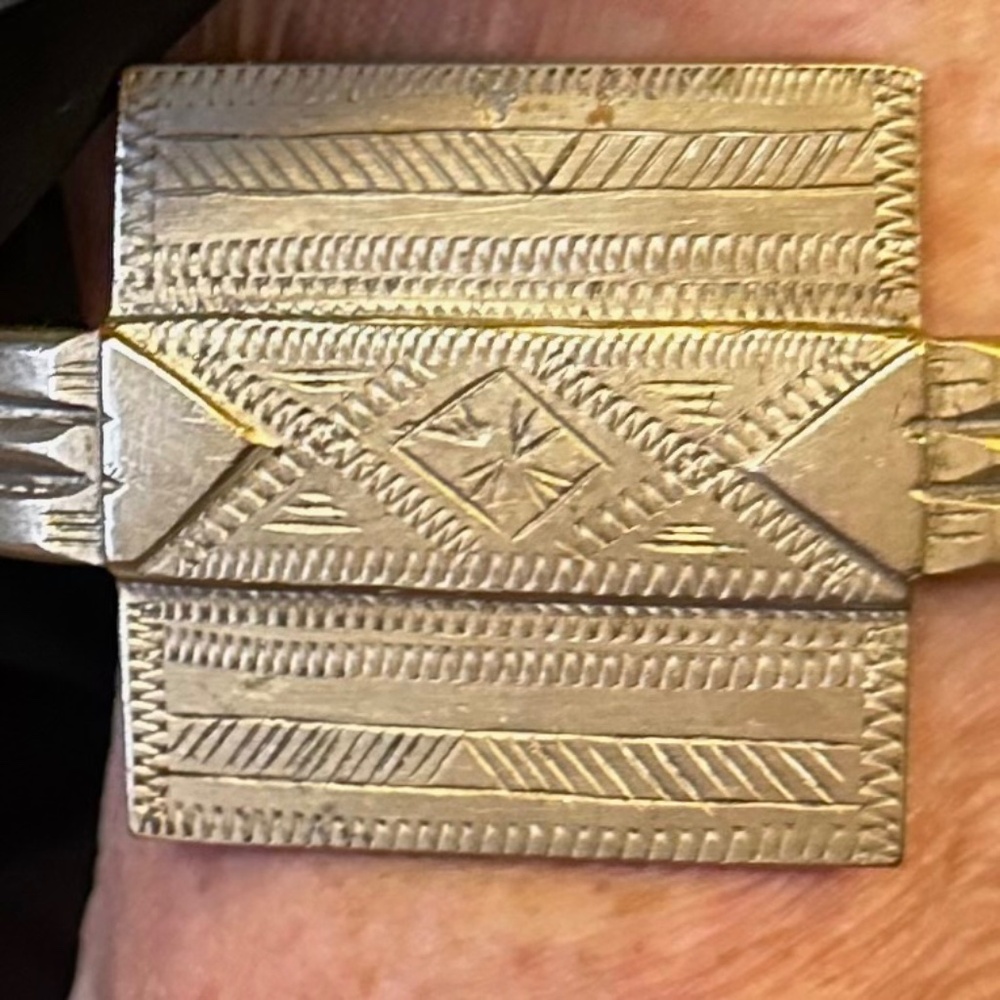 Vintage silver armband tribal engraved